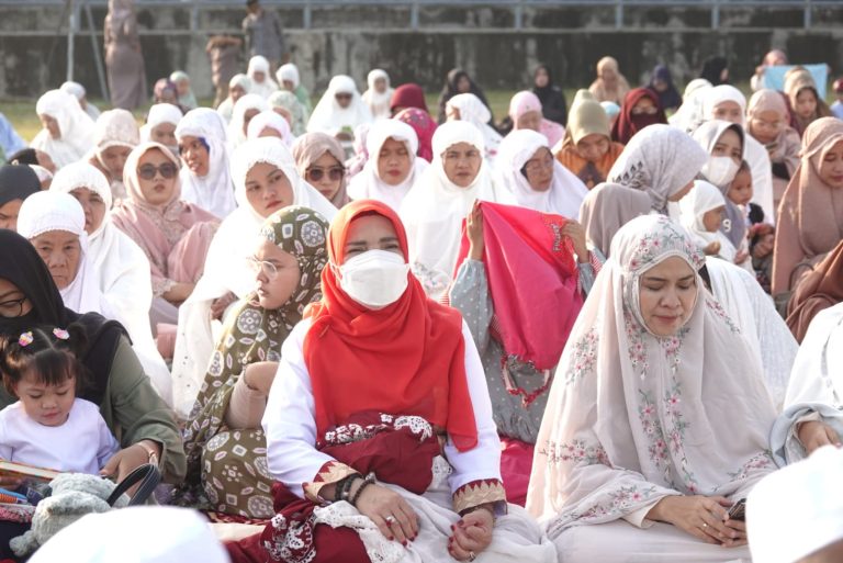 Walikota Bandarlampung Sholat IED Di Lapangan Way Dadi Sukarame