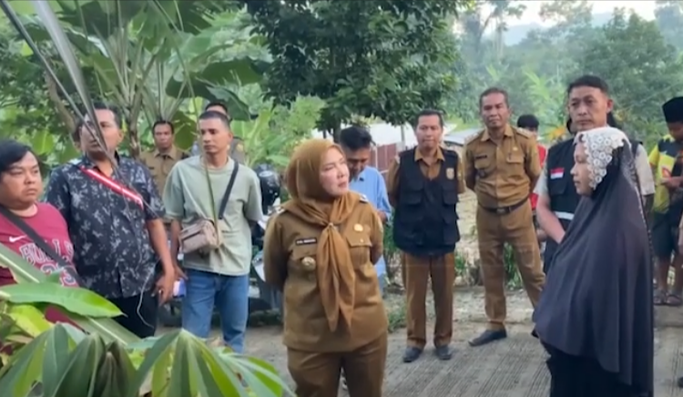 MELIHAT-NENEK-SEBATANG-KARA-TINGGAL-DITEMPAT-TAK-LAYAK-WALIKOTA-EVA-DWIANA-GERAM-YouTube-09-15-2025_10_23_PM
